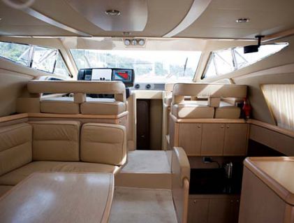 Моторная яхта FERRETTI 