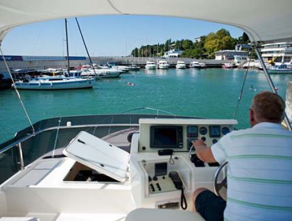 Моторная яхта FERRETTI 